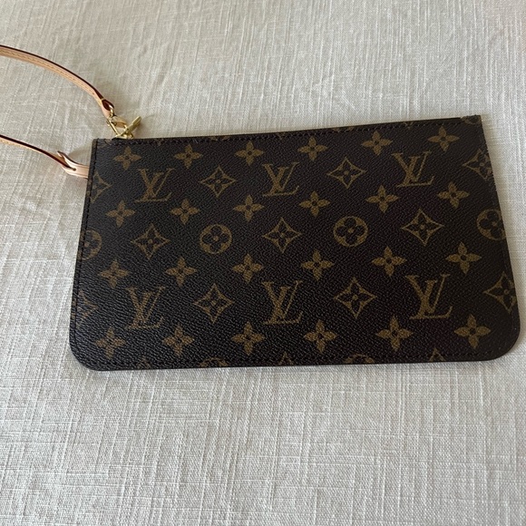 New authentic LV pochette - Picture 9 of 11